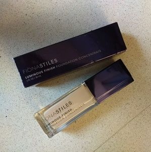 Fiona Stiles Luminous Finish Foundation